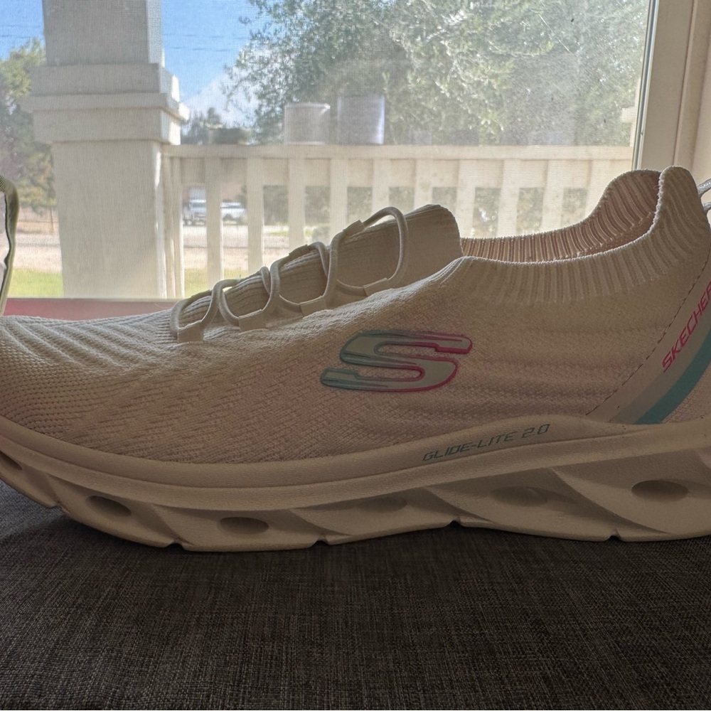 Skechers Women's Glide-Lite 2.0 Cream Sneakers